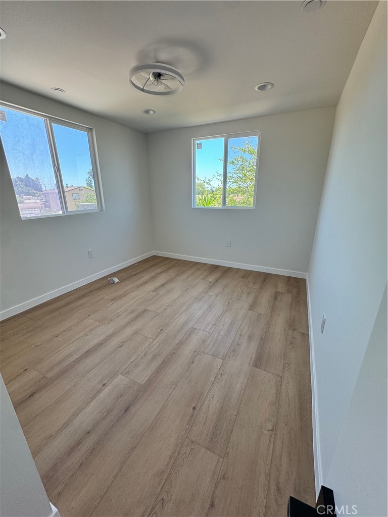 13913 1/2 Del Sur Property Photo 8
