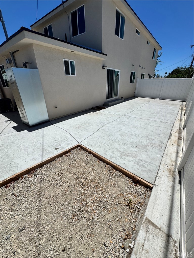 13913 1/2 Del Sur Property Photo 10