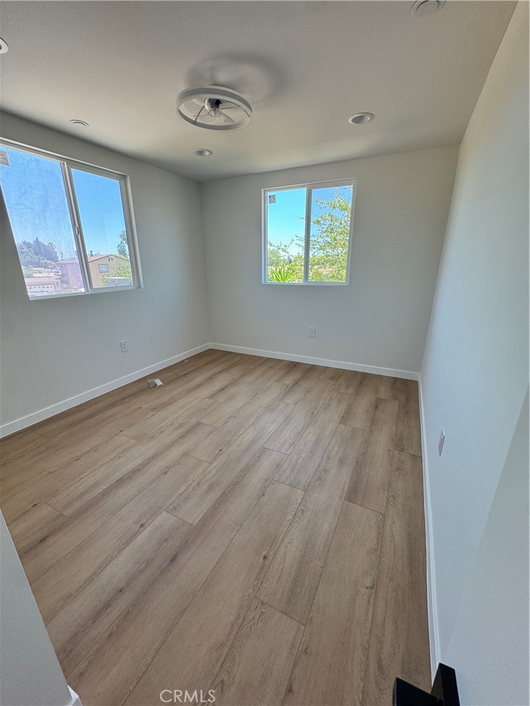 13913 1/2 Del Sur Property Photo 11