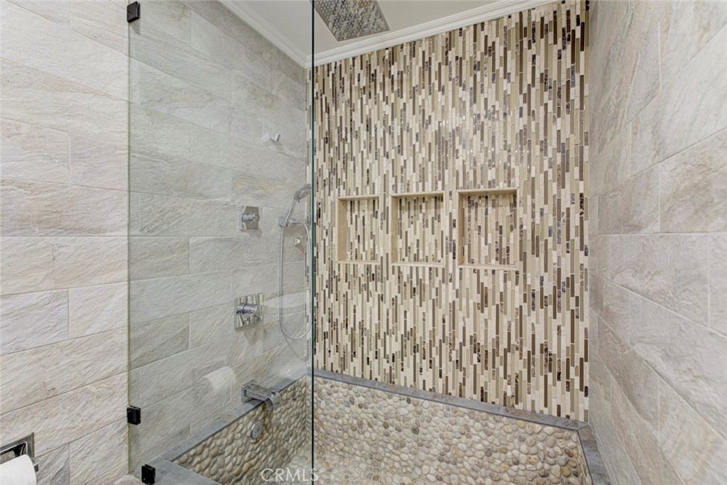8338 Sale Property Photo 23