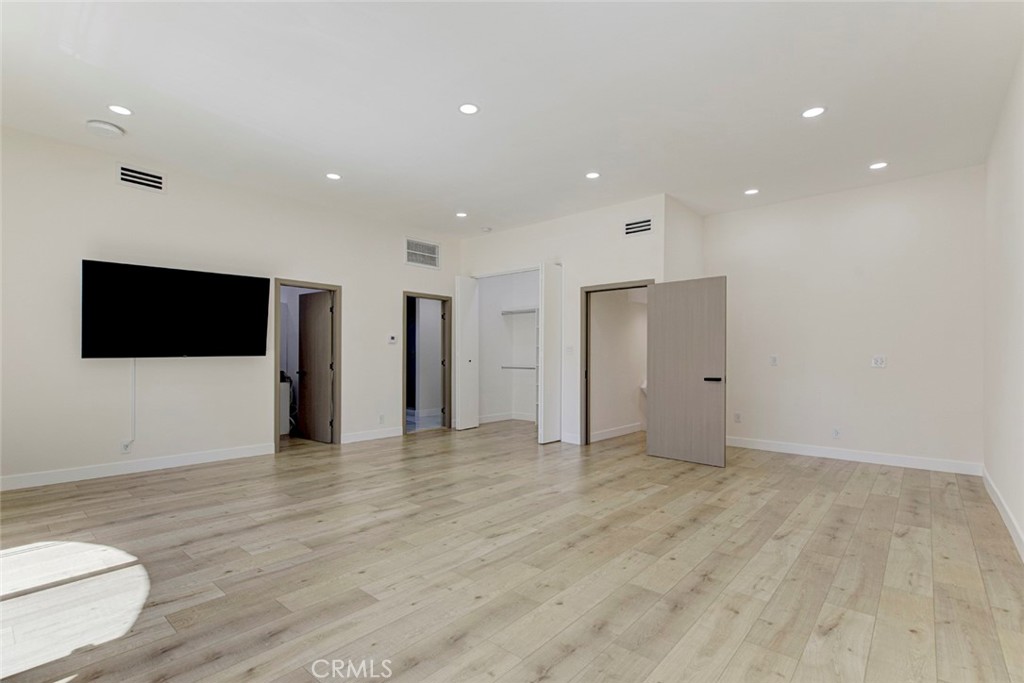 8338 Sale Property Photo 26