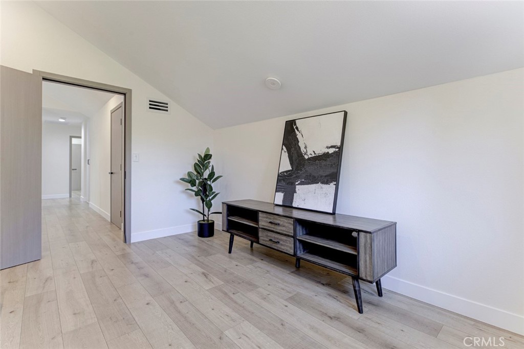 8338 Sale Property Photo 34