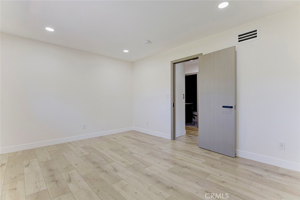 8338 Sale Property Photo 40