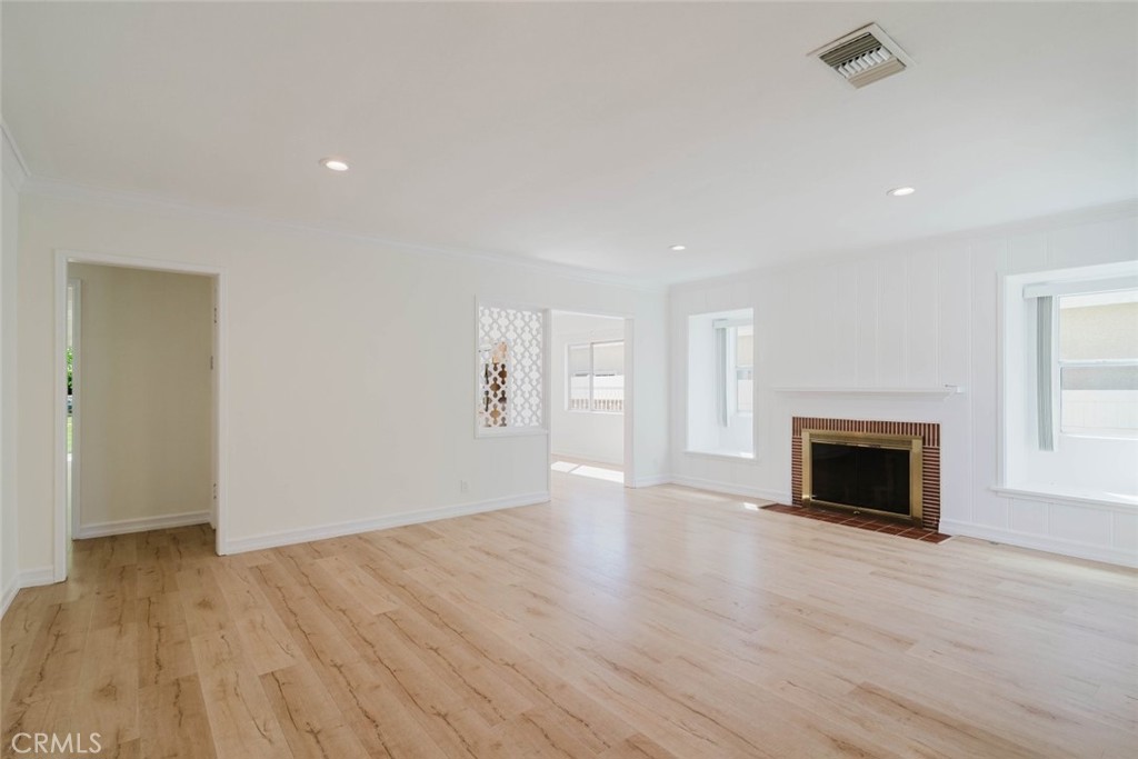 2007 W Kenneth Road Property Photo 3