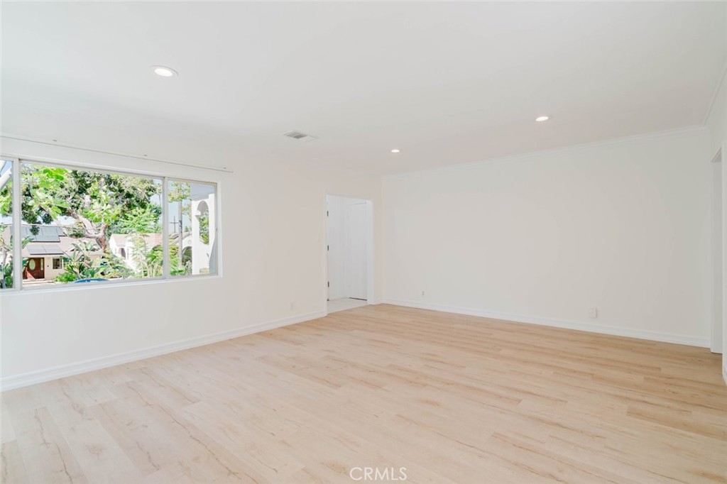 2007 W Kenneth Road Property Photo 6