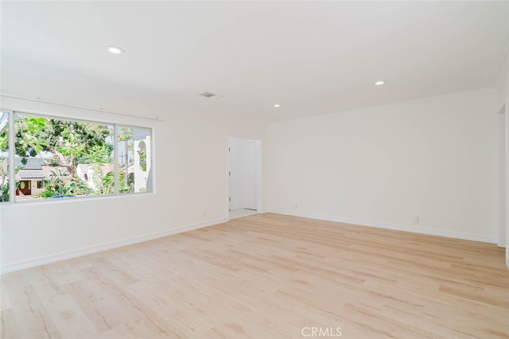 2007 W Kenneth Road Property Photo 6