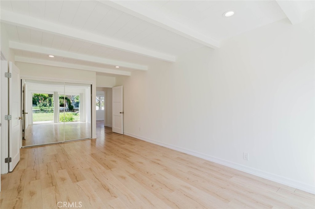 2007 W Kenneth Road Property Photo 11