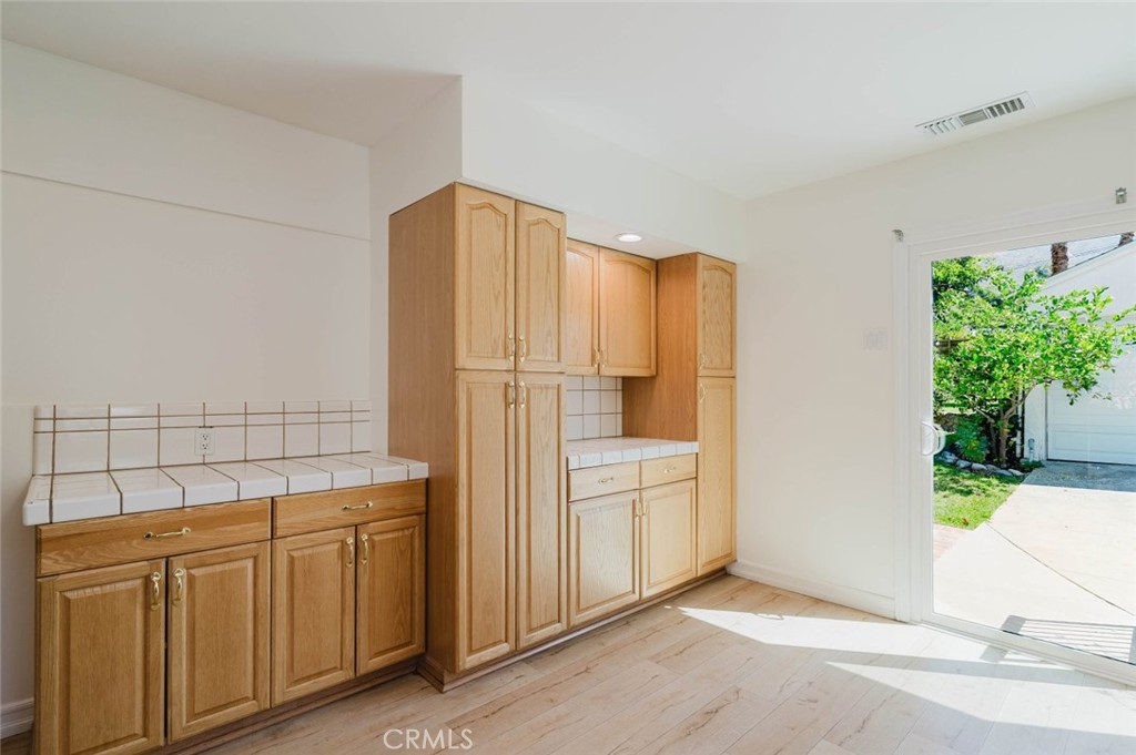 2007 W Kenneth Road Property Photo 17
