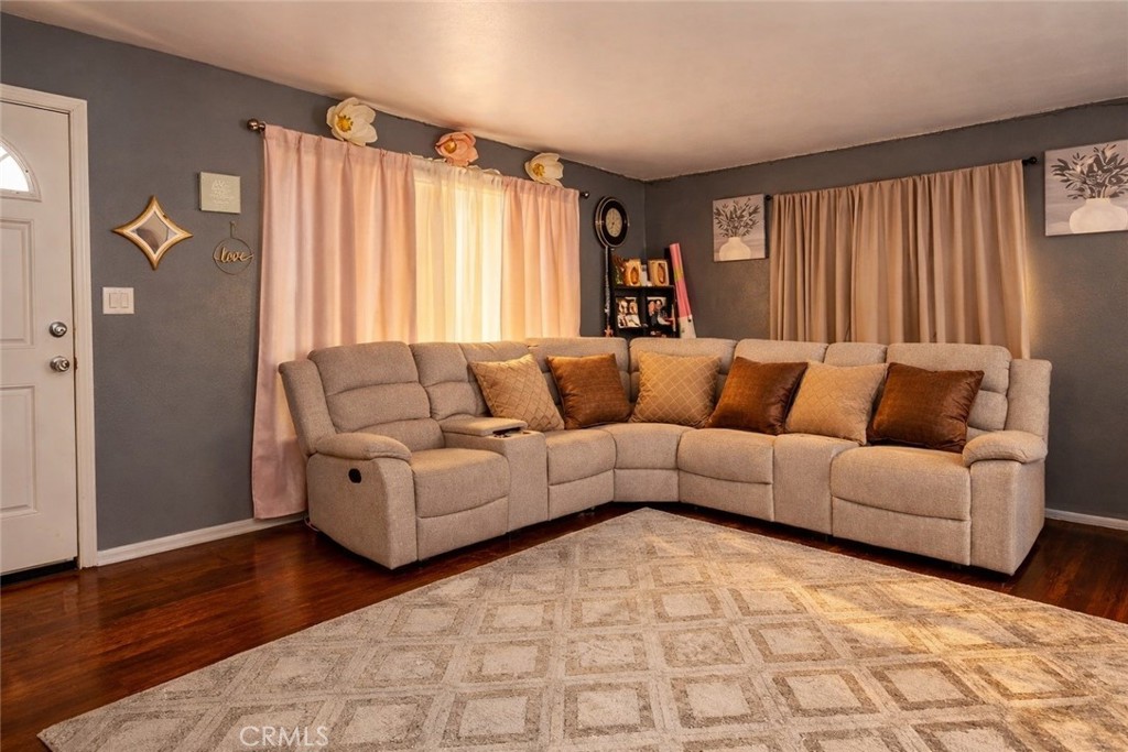 1017 W Avenue H8 Property Photo 2
