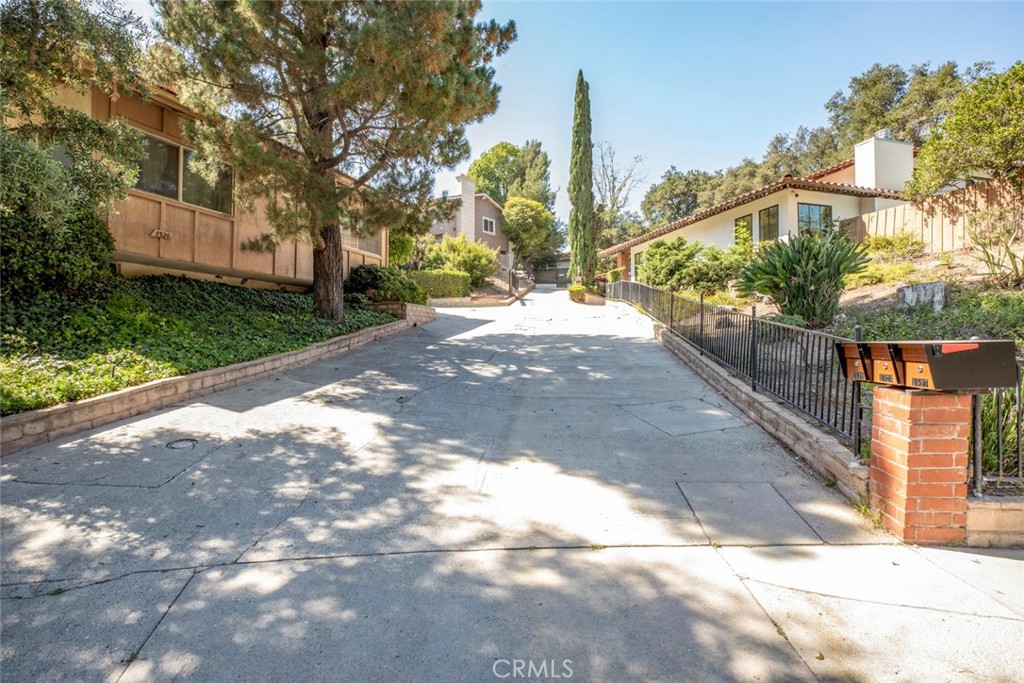 1523 Colina Drive Property Photo 2