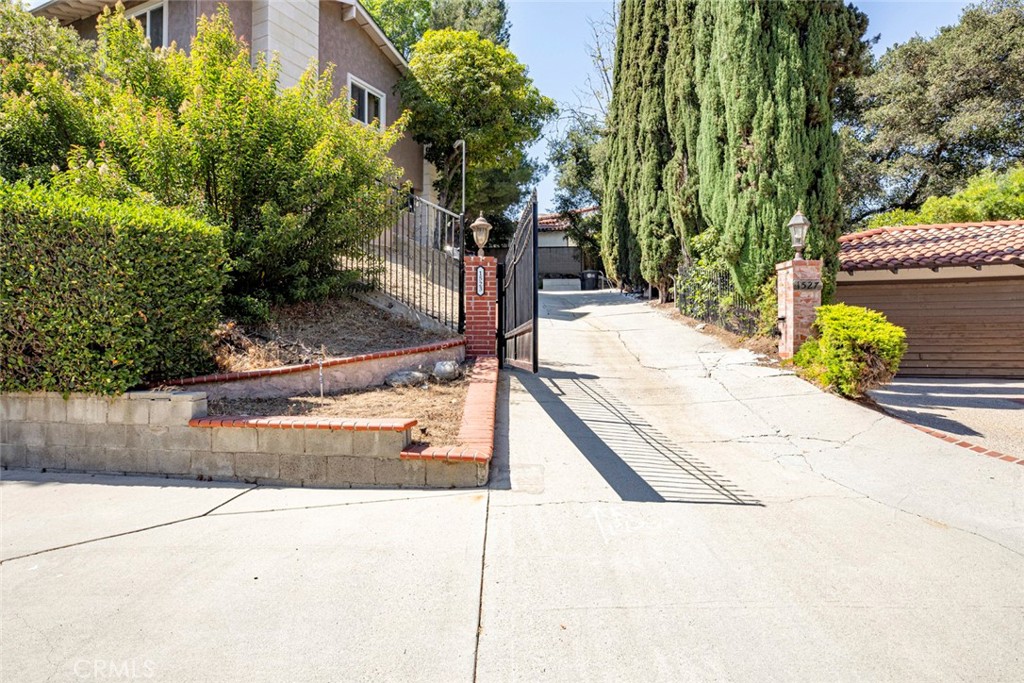 1523 Colina Drive Property Photo 3