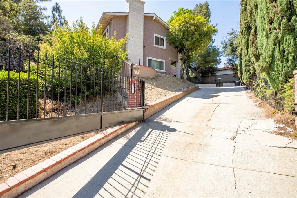 1523 Colina Drive Property Photo 4