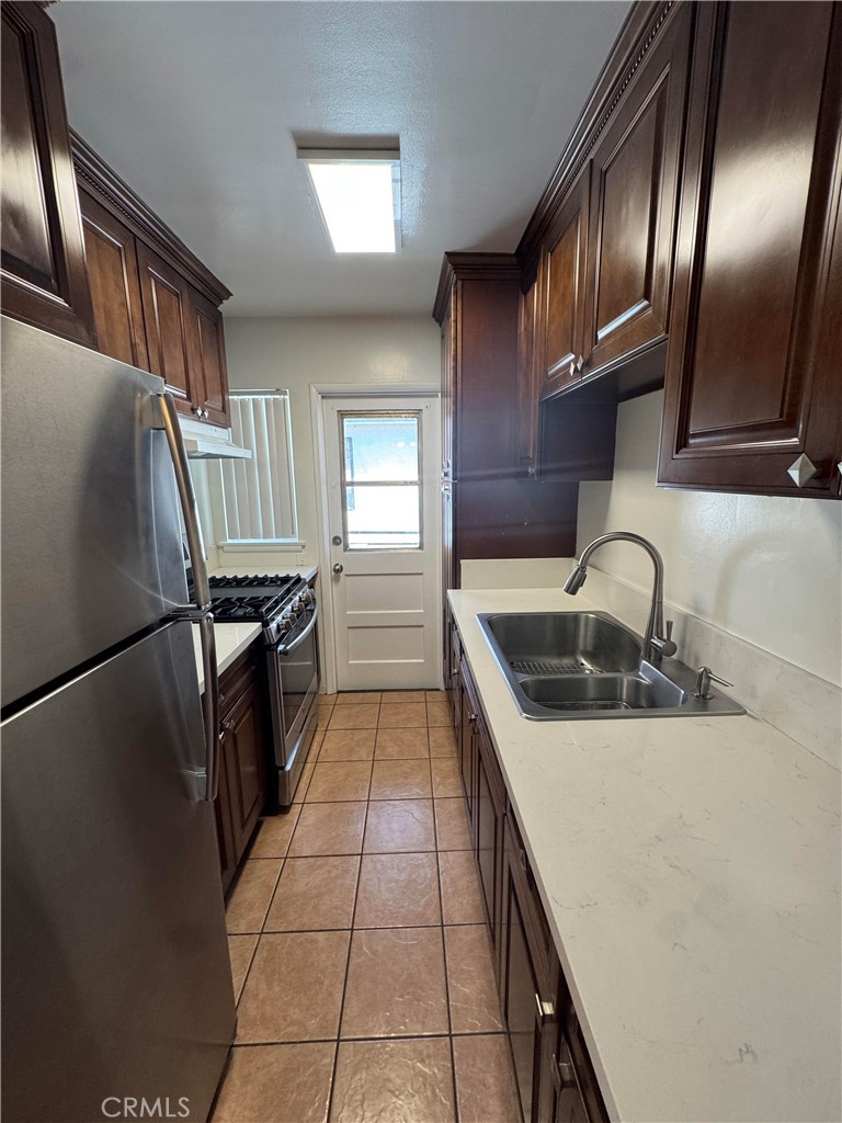 1138 Western Avenue D Property Photo 7