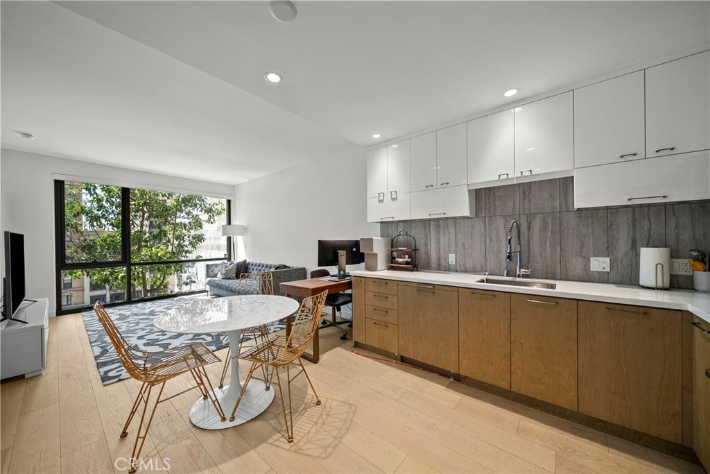 400 S Broadway 828 Property Photo
