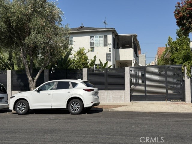 1717 N Berendo Property Photo 1