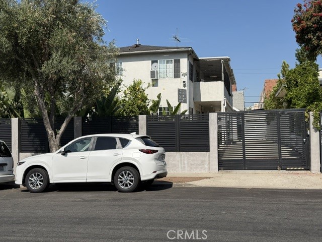 1717 N Berendo Property Photo 1