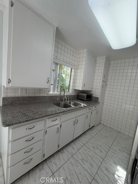 1717 N Berendo Property Photo 5