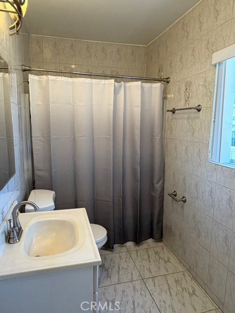 1717 N Berendo Property Photo 10