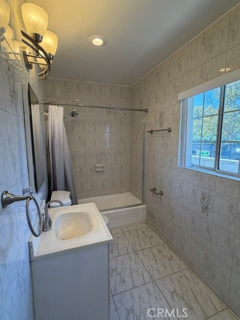 1717 N Berendo Property Photo 11