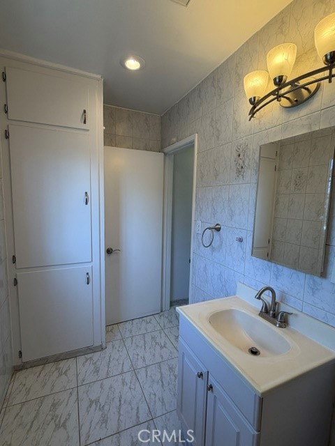 1717 N Berendo Property Photo 12