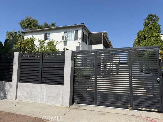 1717 N Berendo Property Photo 17