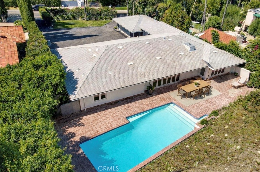 4450 Hayvenhurst Property Photo 1