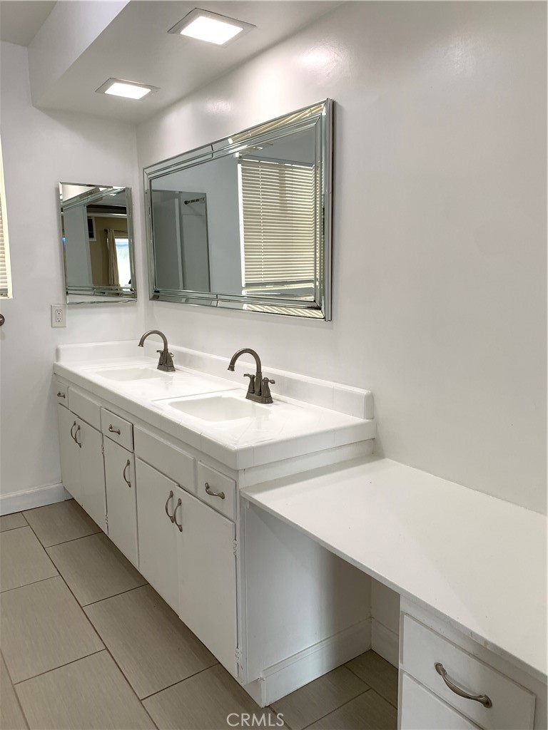 335 N Isabel Property Photo 6
