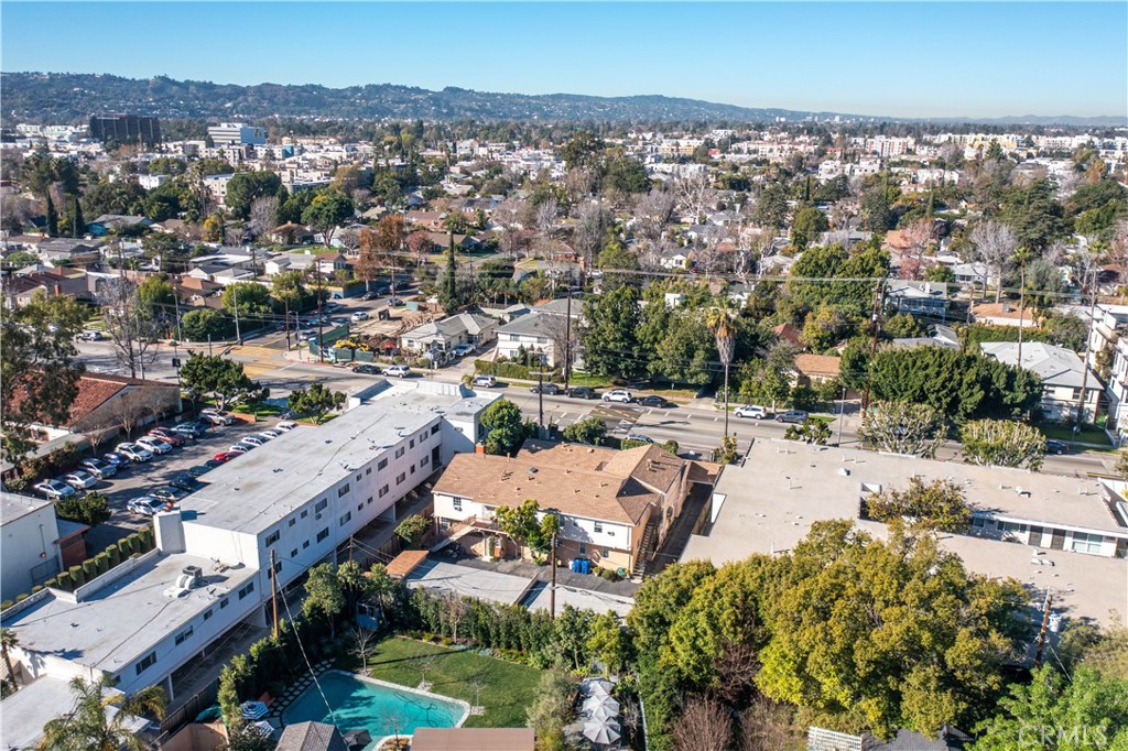4918 Cahuenga Property Photo 3