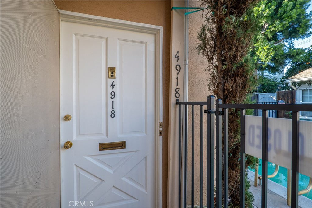 4918 Cahuenga Property Photo 4