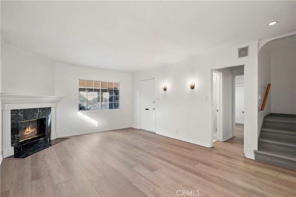 4918 Cahuenga Property Photo 5