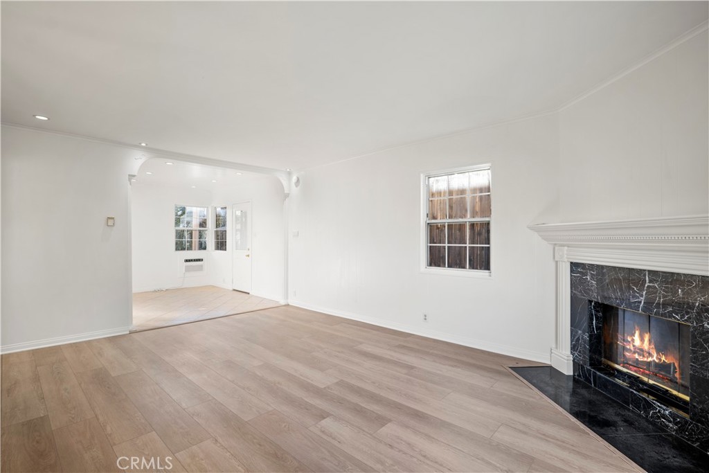 4918 Cahuenga Property Photo 6