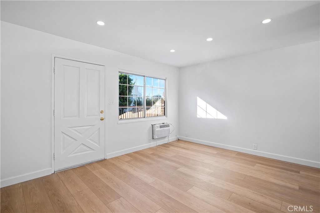 4918 Cahuenga Property Photo 24