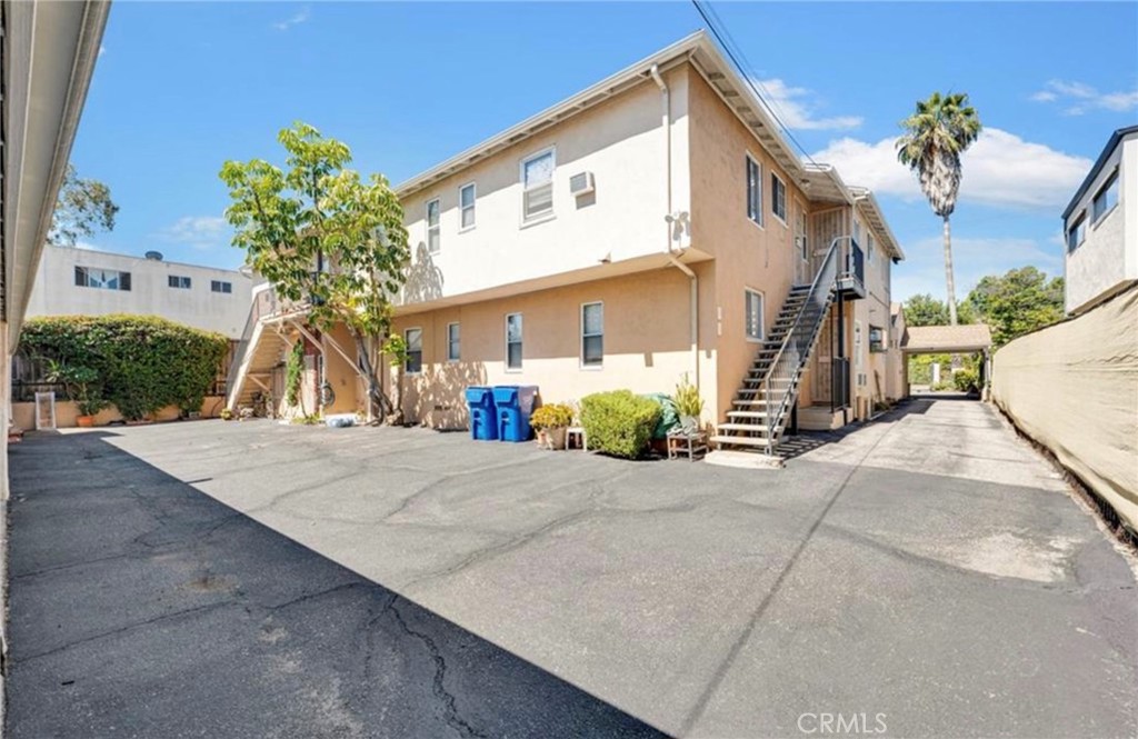 4918 Cahuenga Property Photo 32