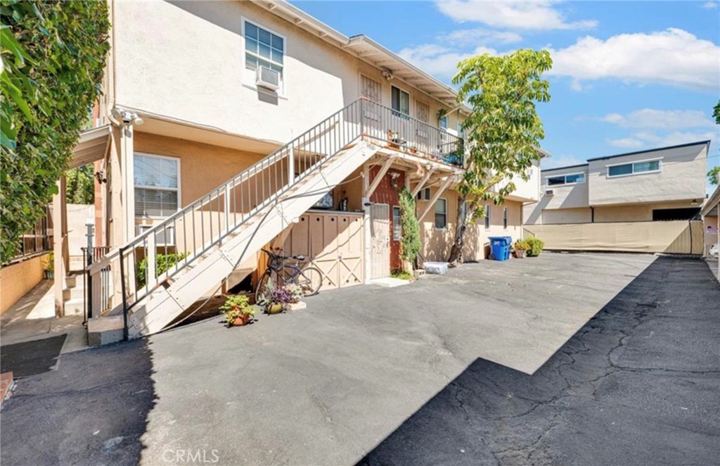 4918 Cahuenga Property Photo 33