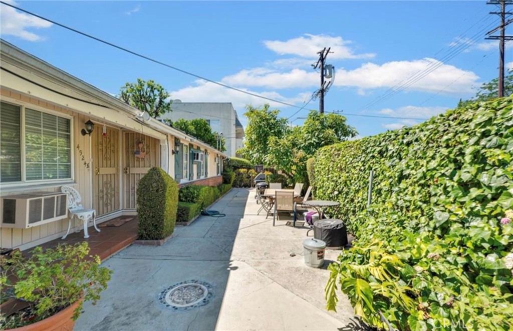4918 Cahuenga Property Photo 37
