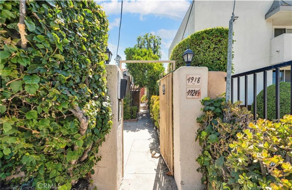 4918 Cahuenga Property Photo 38