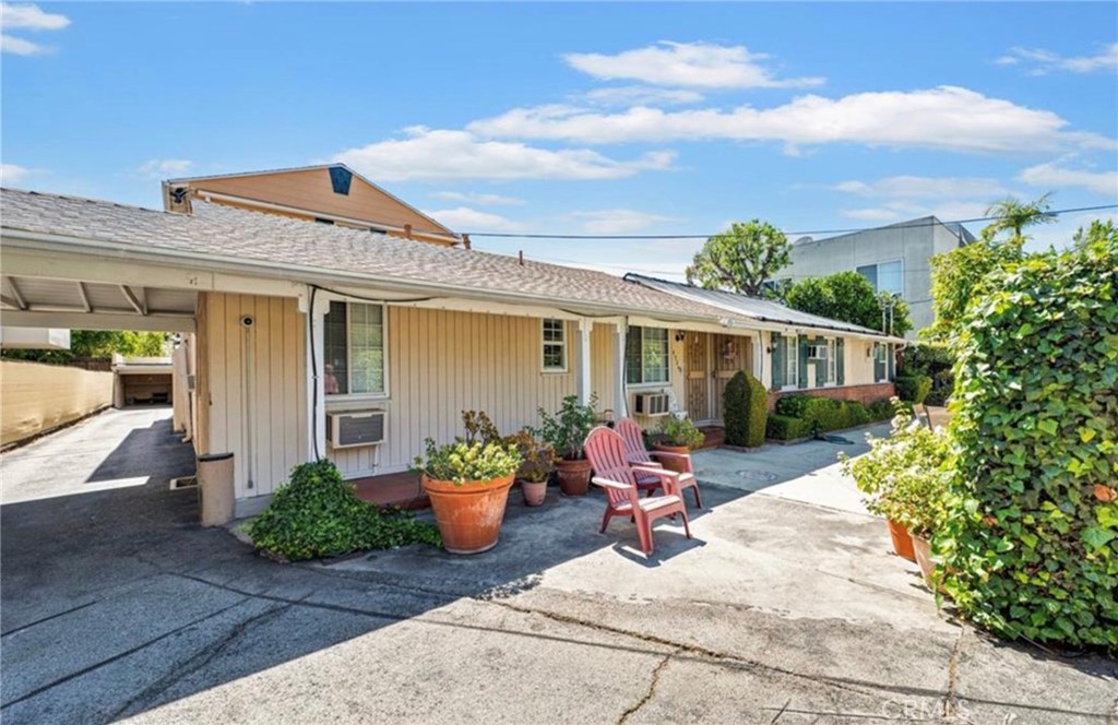 4918 Cahuenga Property Photo 40