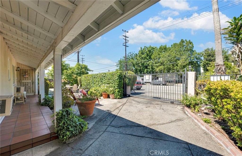 4918 Cahuenga Property Photo 41