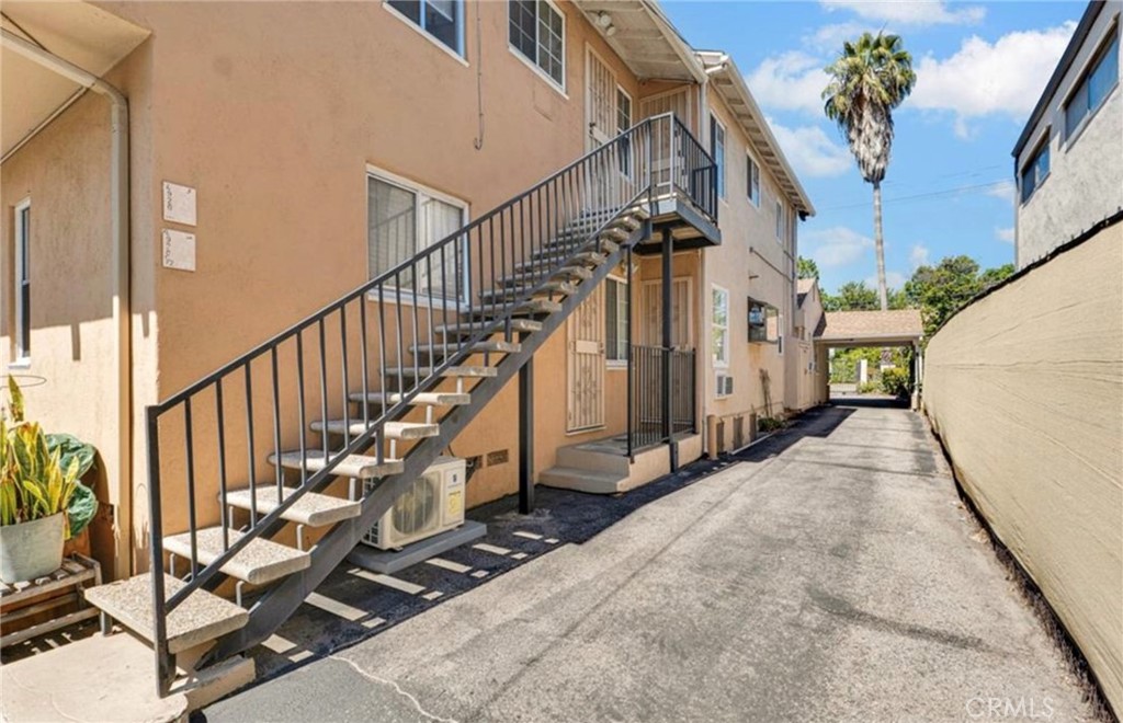 4918 Cahuenga Property Photo 42