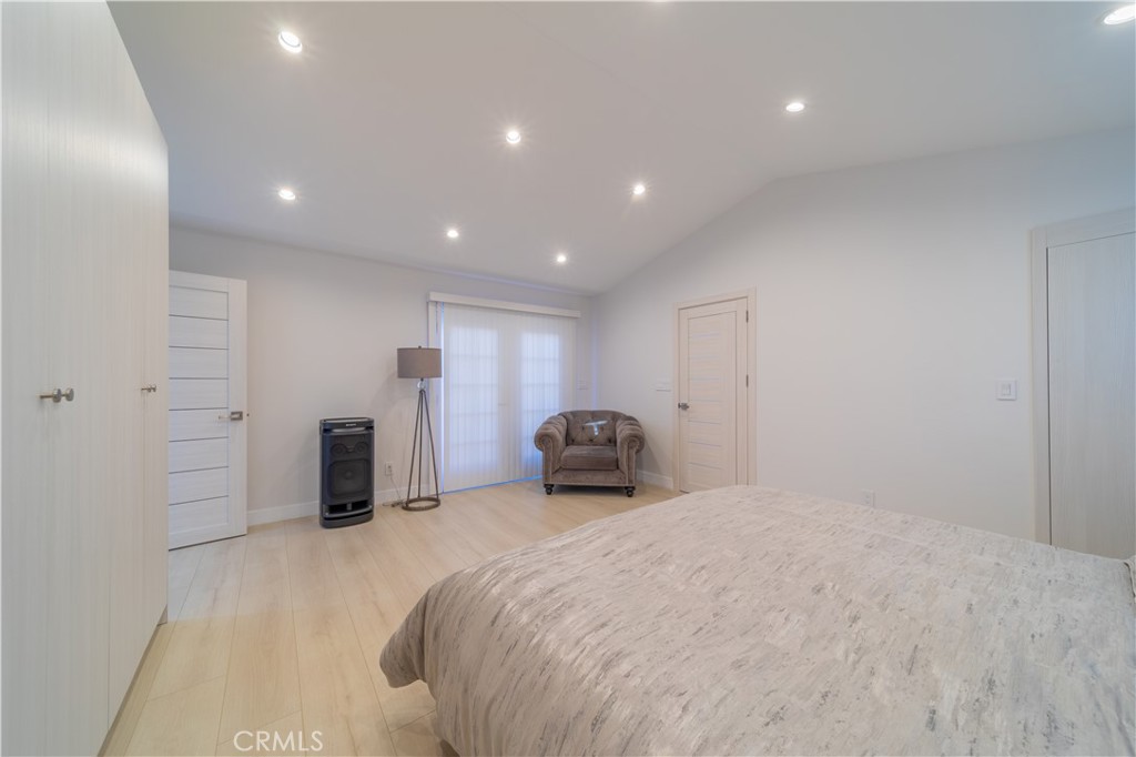 902 E Walnut Avenue Property Photo 9