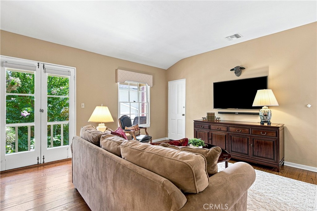 433 S Madison Property Photo 4