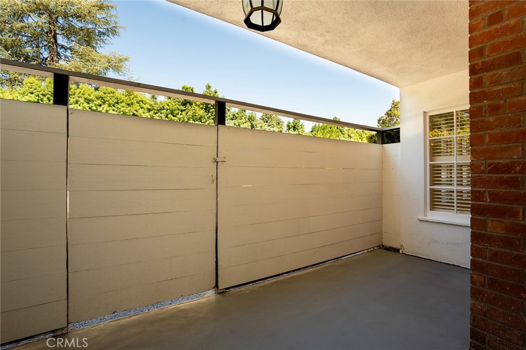 681 S Orange Grove Boulevard 3 Property Photo 6