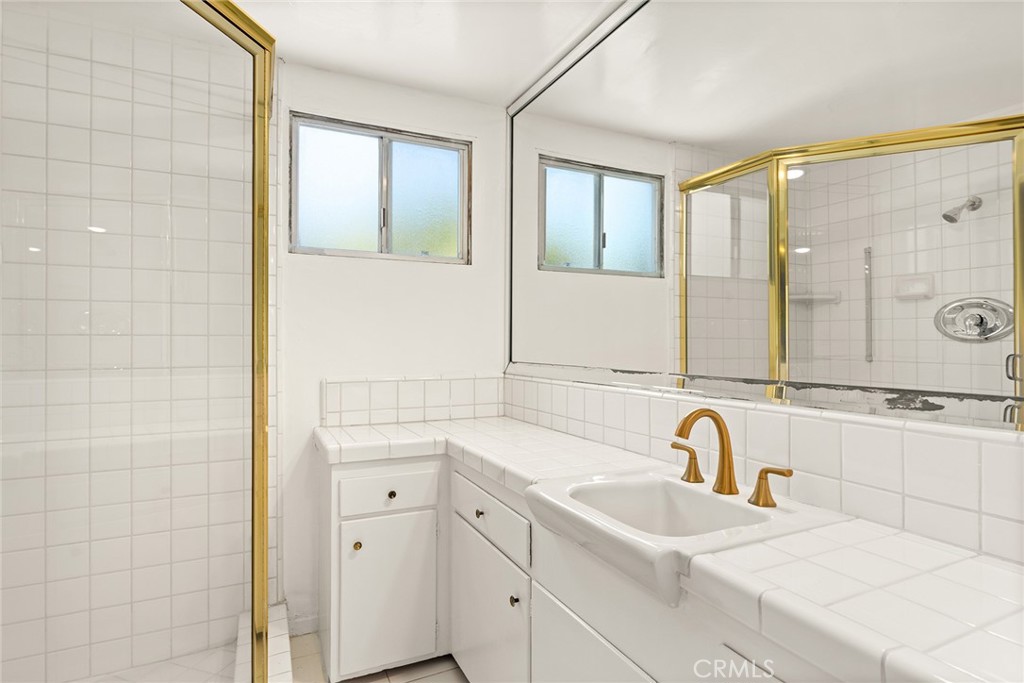 681 S Orange Grove Boulevard 3 Property Photo 14