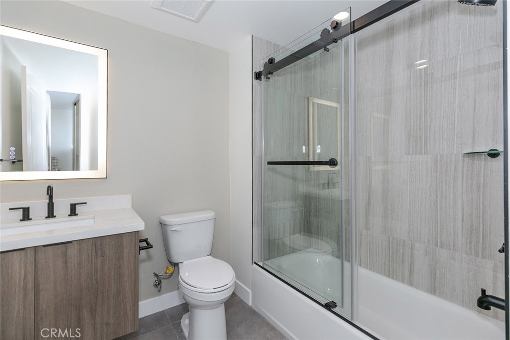 10218 Fernglen 101 Property Photo 15