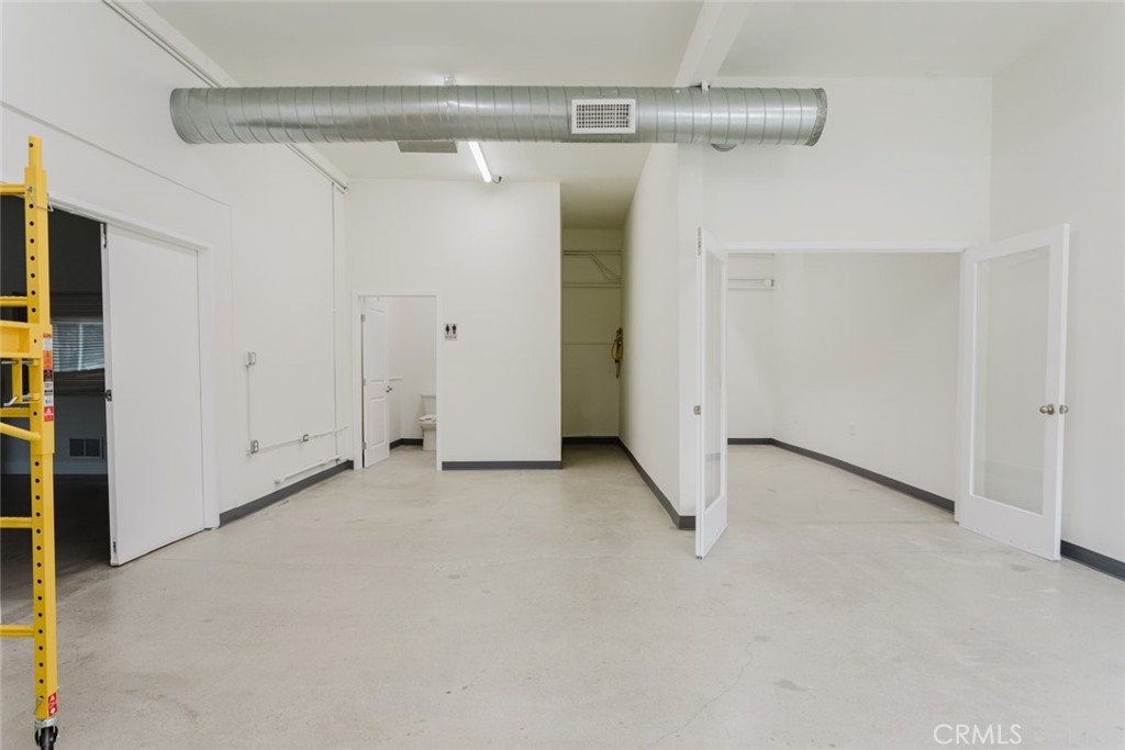410 1/2 N Varney Street Property Photo 4