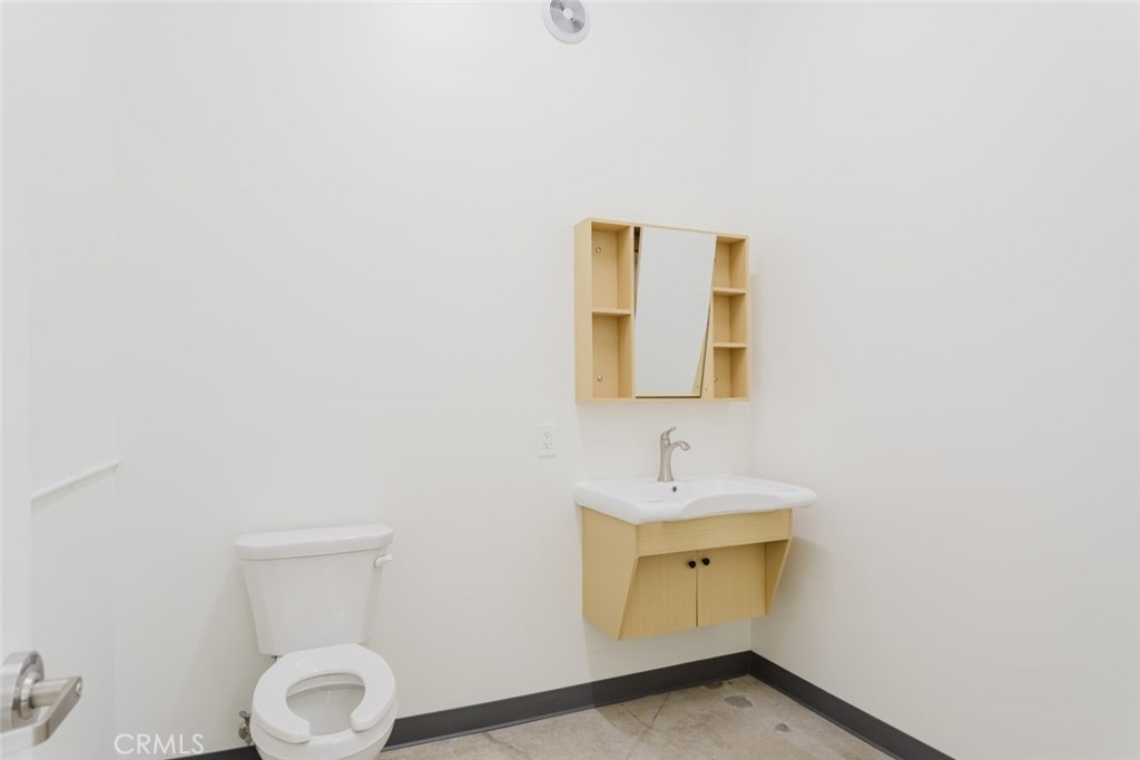 410 1/2 N Varney Street Property Photo 6