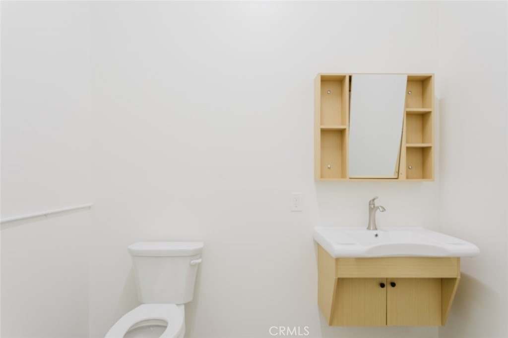 410 1/2 N Varney Street Property Photo 7