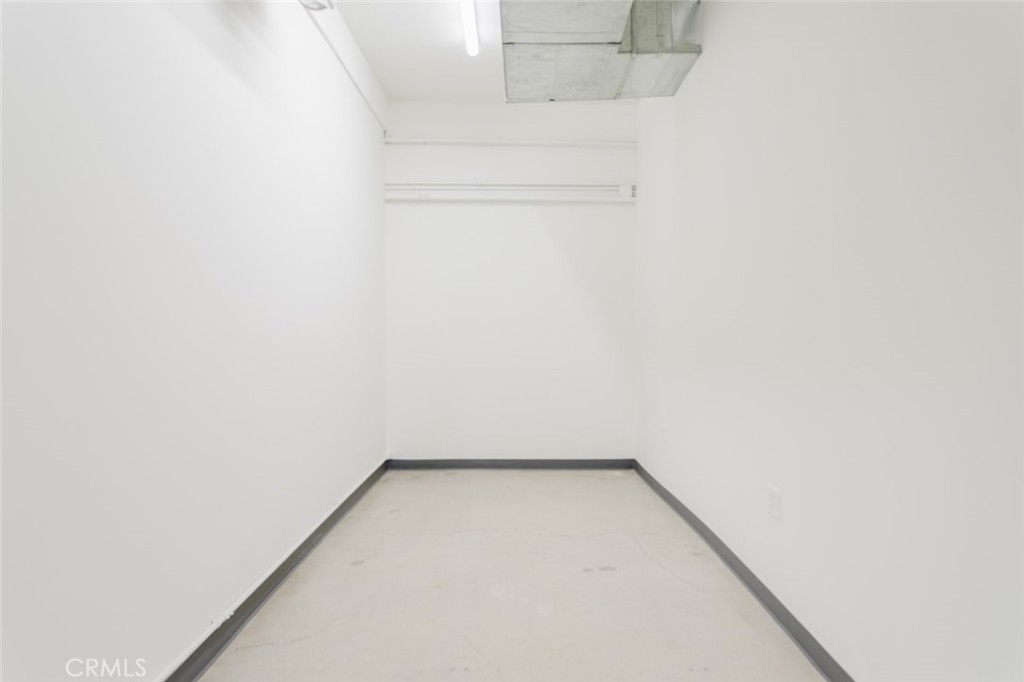 410 1/2 N Varney Street Property Photo 8