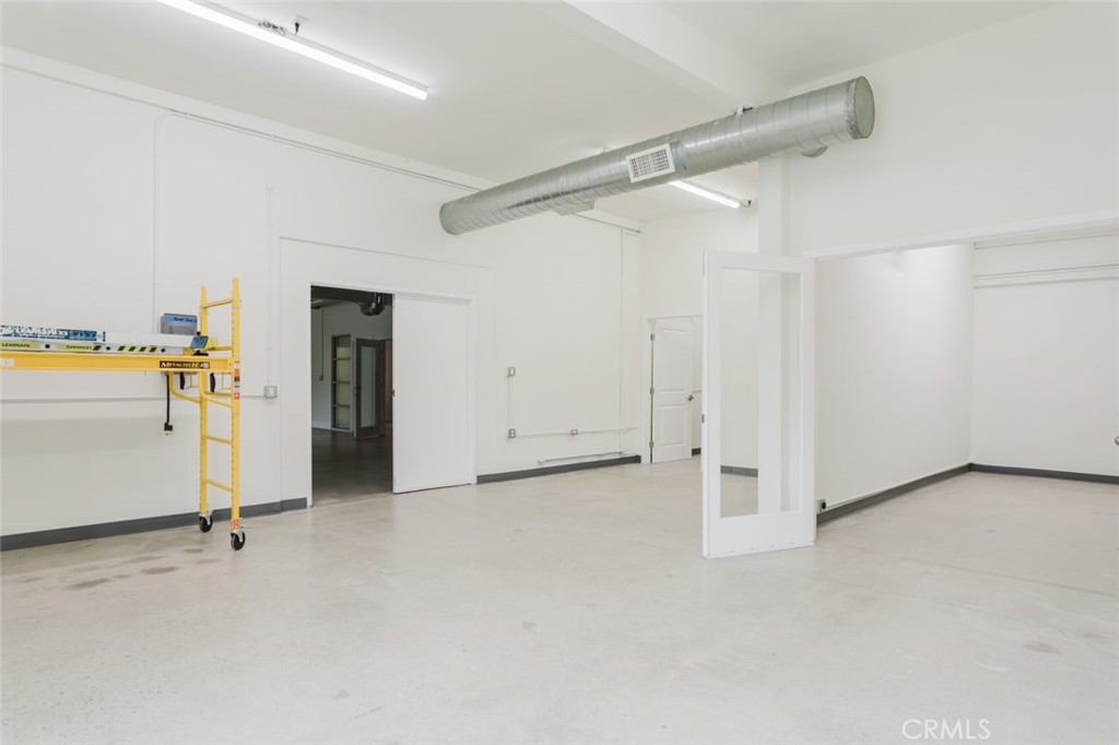 410 1/2 N Varney Street Property Photo 9