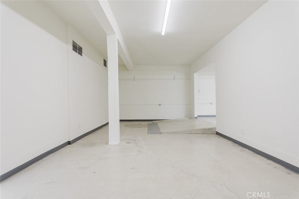 410 1/2 N Varney Street Property Photo 10